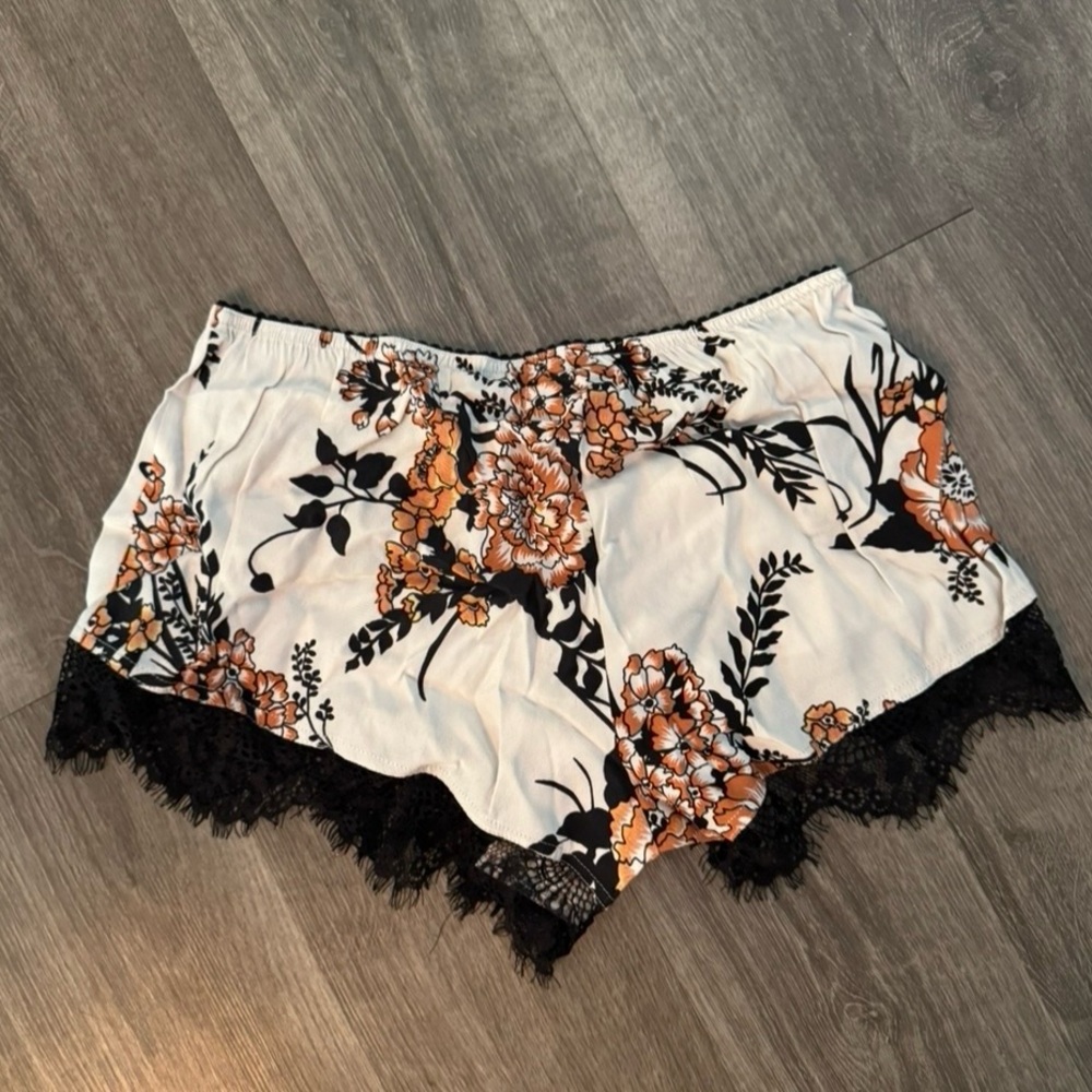Arnhem Avalon Lace Trim Floral Shorts - Picture 6 of 8